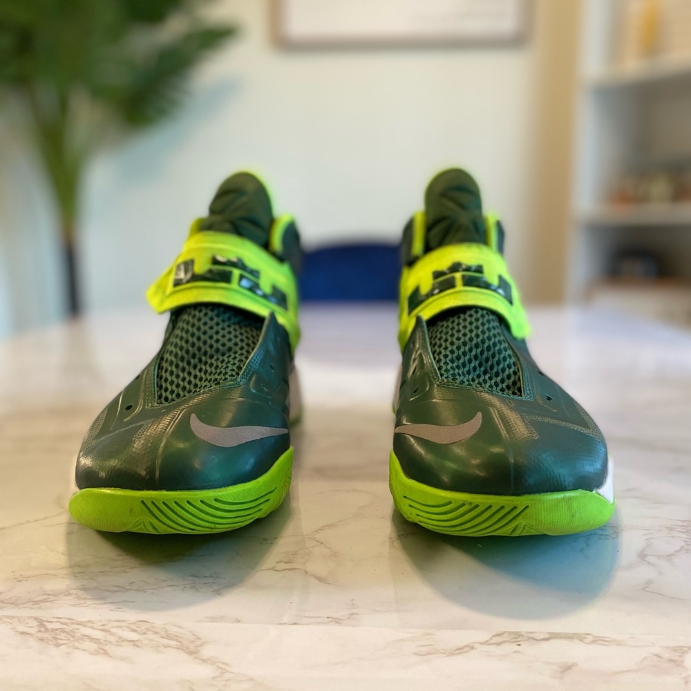 Nike Mens Zoom Soldier VII TB
599263-300 Green Basketball
Sneakers Size 10.5